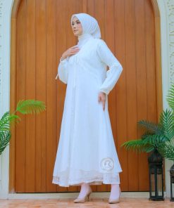 Alternative view of Gamis Ceruti Dengan Rompi Kombinasi Brokat Dan Renda